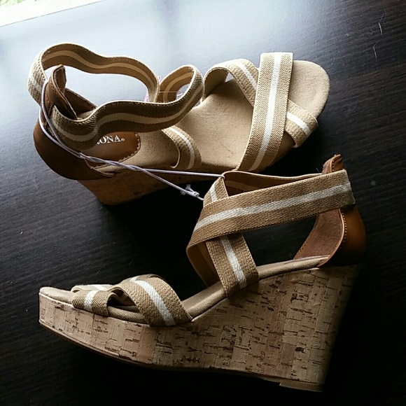 New tan wedges - Picture 1 of 3